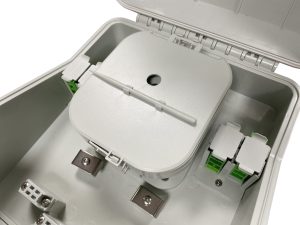 FDB0216L tray with cover and fiber management tool