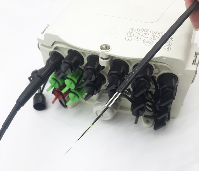 Outdoor flat drop cable 4*7mm with connectors in fiber optic distribution box for splitting and distribution wiring