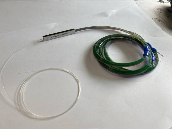 gpon splitter 1x32 bare fiber without connectors, input white 1.5m, output 4x8f fiber array 1.5m, 250um spacing, 1pc/blister box