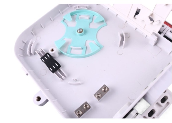 8 port plastic fiber splice box sc connectors, cable glands, white outdoor wall mounting, 1x8 splitter and splicing sleeve