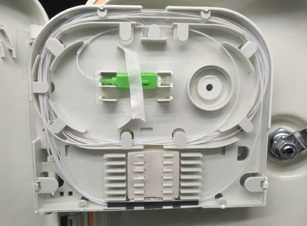 outdoor ftth 8 port plastic optical distribution box, sc / lc duplex adapters, key lock withc buckle