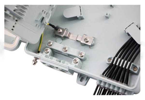 plastic optical fiber distribution box 12 ports sc apc pigtails / 1x8 splitter cassette, 2 in 12 out for fttx drop cable, with grounding wire