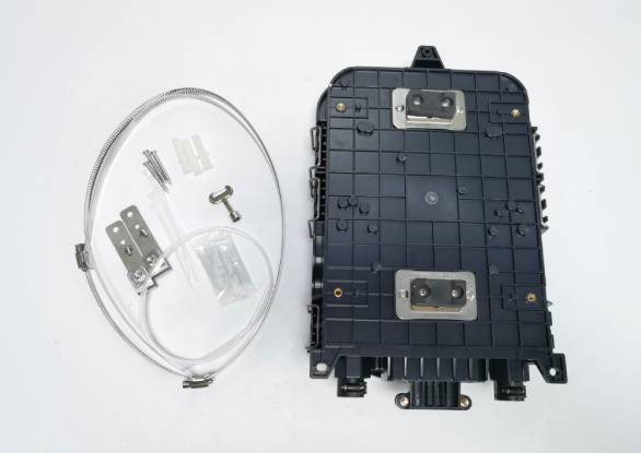 outdoor ip65 plastic fiber optic splitter box, with 1 branch cable port 16mm, 2 cable glands 8 14mm, and 16 round ports for ftth drop cable, 36 cores capacity