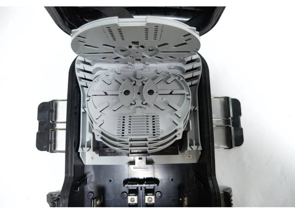 outdoor ip65 plastic fiber optic splitter box, with 1 branch cable port 16mm, 2 cable glands 8 14mm, and 16 round ports for ftth drop cable, 36 cores capacity