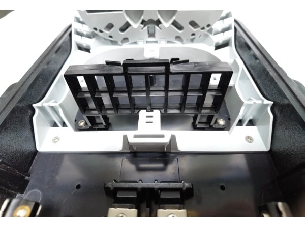 outdoor ip65 plastic fiber optic splitter box, with 1 branch cable port 16mm, 2 cable glands 8 14mm, and 16 round ports for ftth drop cable, 36 cores capacity