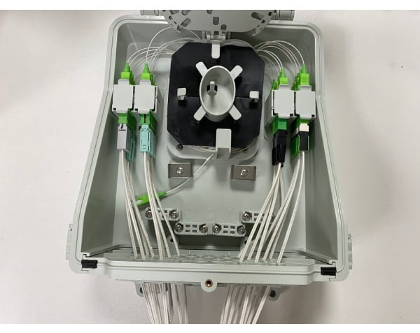 new 16 port 24 port fiber optic splitter distribution box, gray color, wall / pole mount ip65 protection