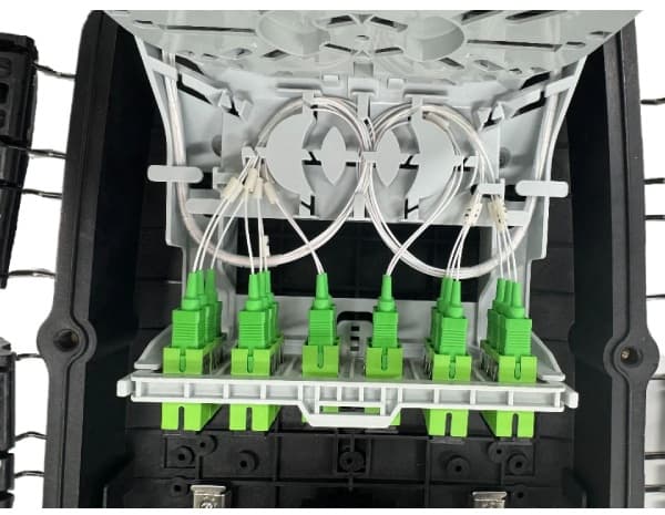 new 16 cores odb fiber optic cable distribution box, max. 48 cores capacity, 16pcs drop cable household, 16 sc adapters with 1x16 splitter