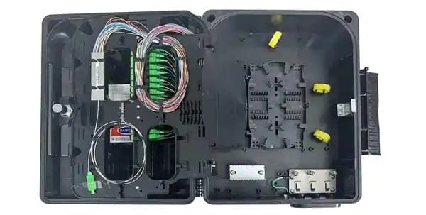 32 port fibre distribution cabinet, black, plastic abs with 1x32 steel tube splitter module, 24 cores splicing tray, wall mount