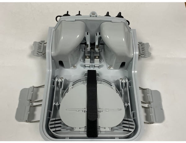 8 port fiber splitter box sc connectors with waterproof plug with rubber boot, ip65, white