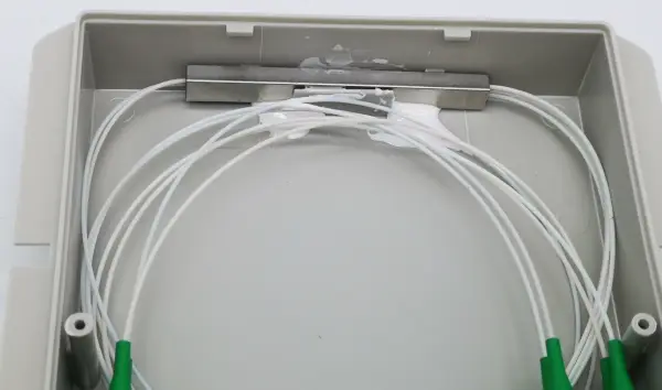 gpon passive splitter 2x4 lc apc connectors green, with blocks,custom label