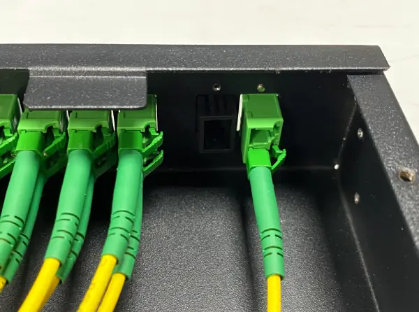 1 64 splitter modules in 1u fiber optic patch panel,32 lc duplex adapters for outputs, 1 lc duplex adapter for input pigtails, black