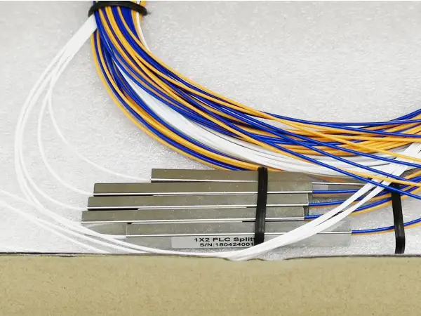 lc fiber optic splitter 1x2 with mini plc splitter module, 1m 900um loose tube white in, colored output, 20pcs/foam pack