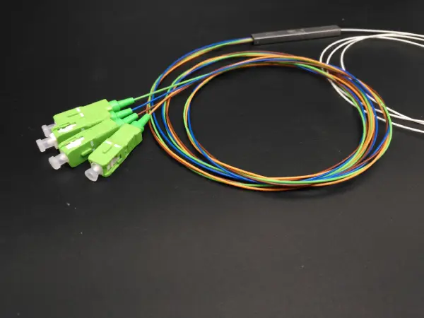 1x4 optical splitter sc apc connectors, input pigtail white, output colored pigtails blue orange green brown loose tube, 900um, g657a1 fiber