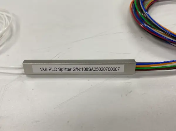 8 way mini plc splitter 1x8 for telecom, with sc apc connectors and pigtials, colored loose tube 0.9mm with individual pack