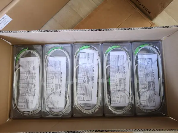 1x16 plc splitter apc lc 900um g657a1 single mode fiber, sc connector, white loose tube, il <3.5db, 1pc/pack