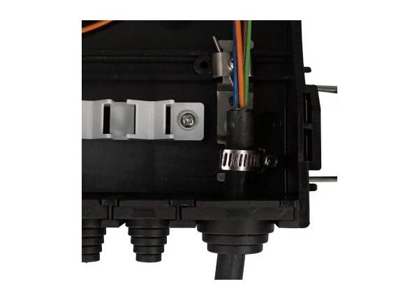 2 in 5 out round rubber seal fiber distribution box, 24 cores single fiber splicing with 2 splice trays, 24 sc adapters, wall pole mount