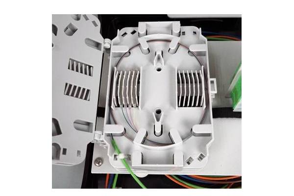 2 in 5 out round rubber seal fiber distribution box, 24 cores single fiber splicing with 2 splice trays, 24 sc adapters, wall pole mount