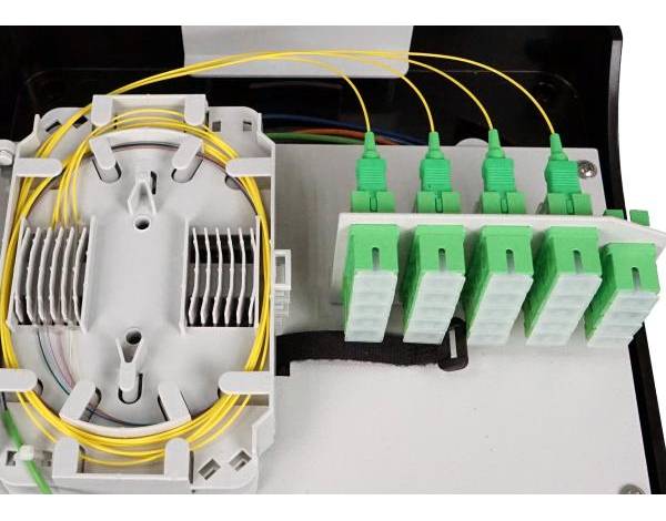 2 in 5 out round rubber seal fiber distribution box, 24 cores single fiber splicing with 2 splice trays, 24 sc adapters, wall pole mount
