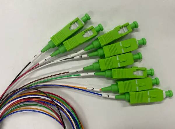 8 way mini plc splitter 1x8 for telecom, with sc apc connectors and pigtials, colored loose tube 0.9mm with individual pack