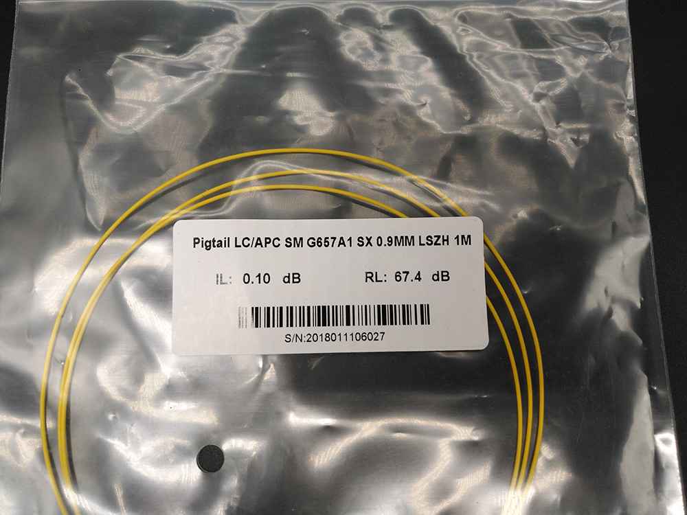 ftth lc single mode fiber optic pigtail, 9/125μm os1 loose tube, apc 1m/2m/3m, lszh jacket