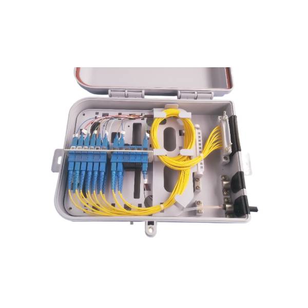 outdoor 24 fibers fat box in ftth network, 2pcs 1x8 splitter,1x16 splitter(unload),16 sc adapters, wall / pole mount, abs white