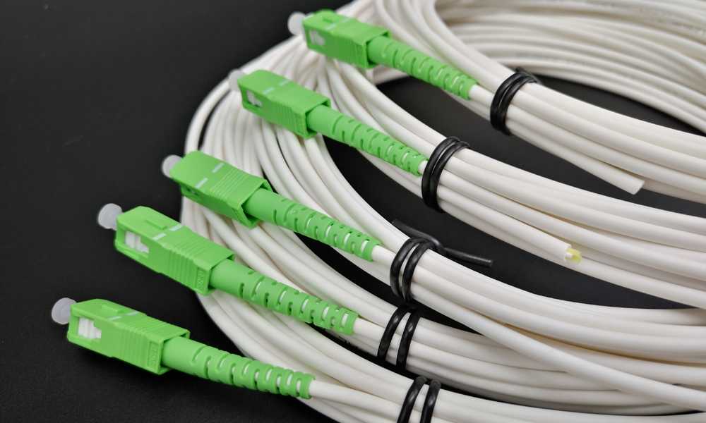 sc apc sm sx single mode fiber optic pigtail – g.657a1 lszh 3.0mm white low loss patch cord