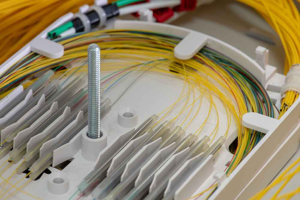 splice tray with heat shrinkable protetion tubes