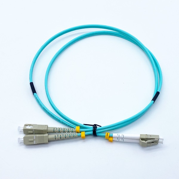 computer room connection low loss sc to lc multimode fiber patch cable 10gb 50um om3 150 fiber, duplex, 3.0mm 1mts aqua, 1pc/bag