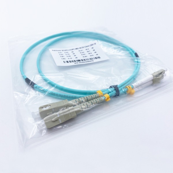 computer room connection low loss sc to lc multimode fiber patch cable 10gb 50um om3 150 fiber, duplex, 3.0mm 1mts aqua, 1pc/bag